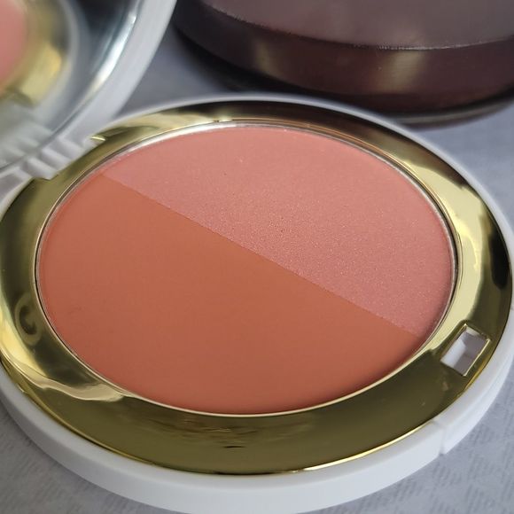 Gigi Gorgeous The Only Blush Duo: Authentic + Pride - Picture 4 of 6